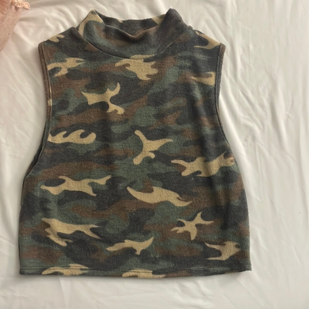 Mock neck camo print tank top